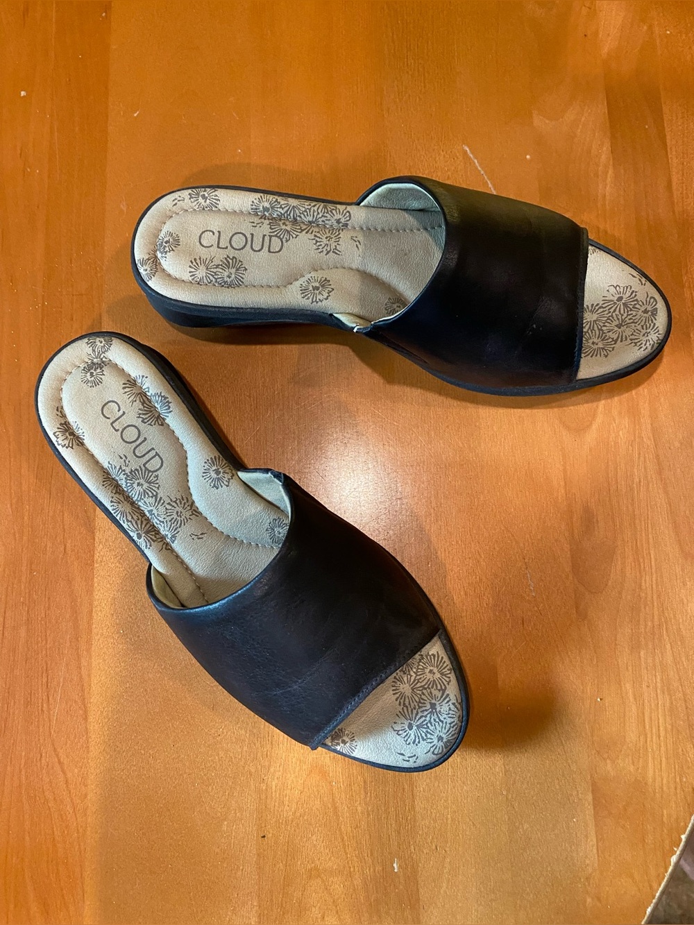 CLOUD Slip On Sandals